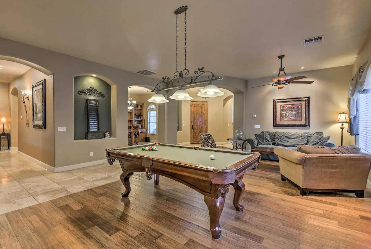 Holiday home Luxe Gilbert Home With Heated Pool And Putting Green!