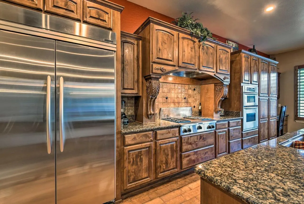 Luxe Gilbert Home With Heated Pool And Putting Green! Holiday home