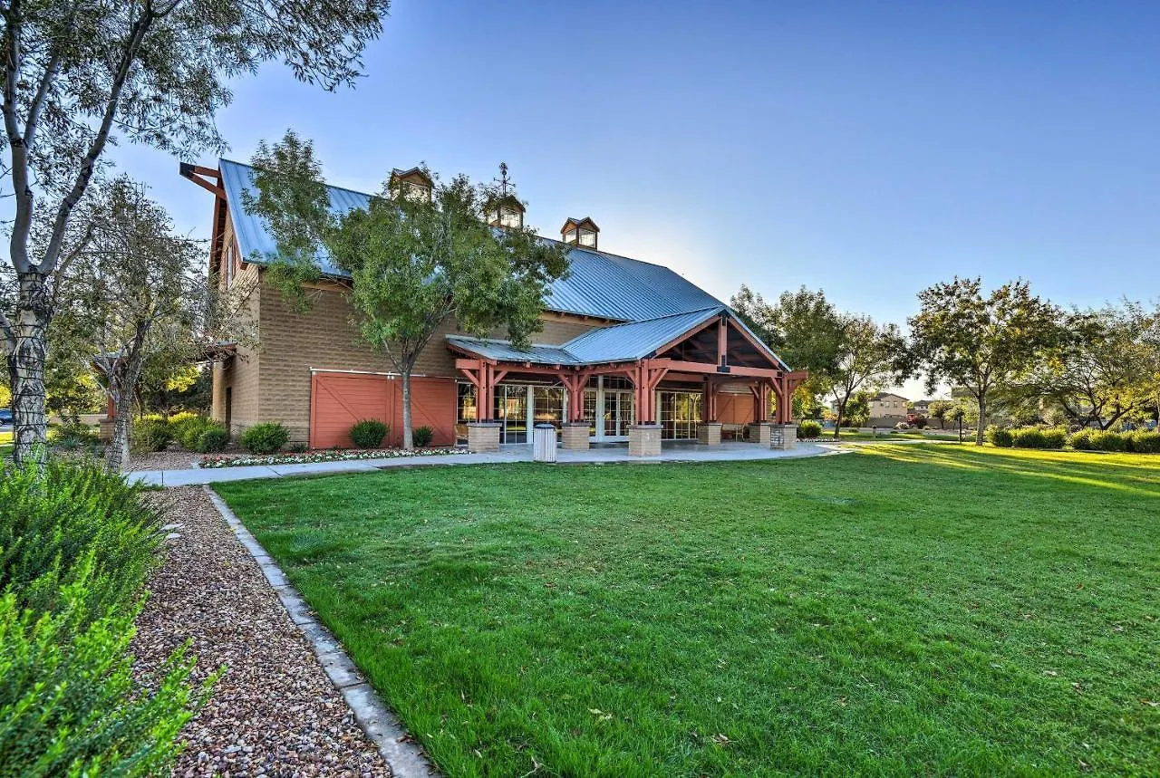 Holiday home Luxe Gilbert Home With Heated Pool And Putting Green!